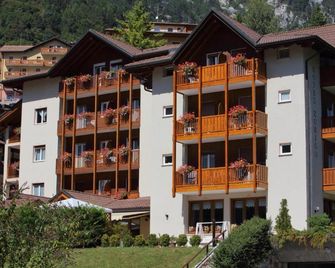 Hotel Zurigo - Molveno - Building