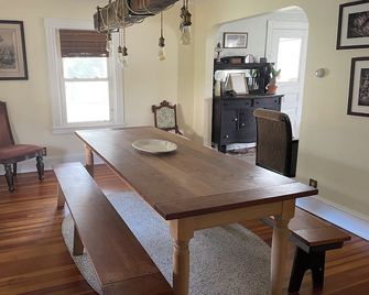 3-bedroom farmhouse in Glastonbury on working farm & vineyard - Glastonbury - Jídelna