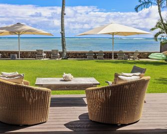 Luxury Moana Lani: Oceanfront Home w/ Private Pool & Jacuzzi, Walk to the Beach - Honolulu - Patio