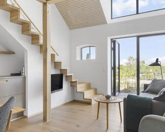 Møllegården Apartment Hotel with Yoga, Panorama-Sauna & Coworking Space - Ringkobing - Obývací pokoj