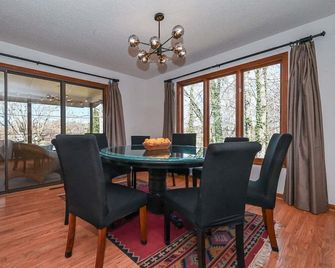 Lkn Lakefront | Private Dock | Hot Tub | Fire Pit | Pet Friendly - Statesville - Jídelna