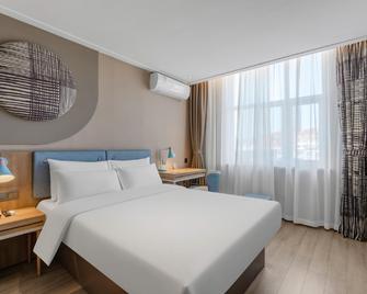 Home Inn Neo Qingdao Shandong Road Central Business District Wanda Plaza - تشينغداو - غرفة نوم