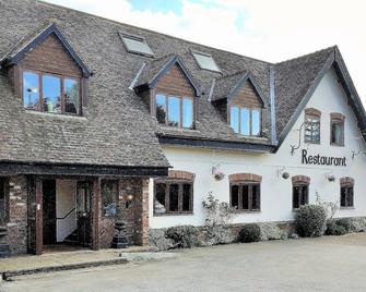 The Airman Hotel - Shefford - Building