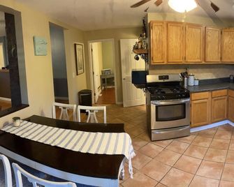 Confluence Cabin Grafton, Il - Grafton - Kitchen