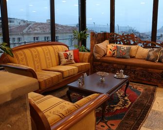 Olivia Cave Hotel - גורמה - סלון