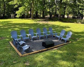 The Park House sleeps 9 comfortably. Come visit the NRGNP in wild, wonderful WV. - Kanawha Falls - Innenhof