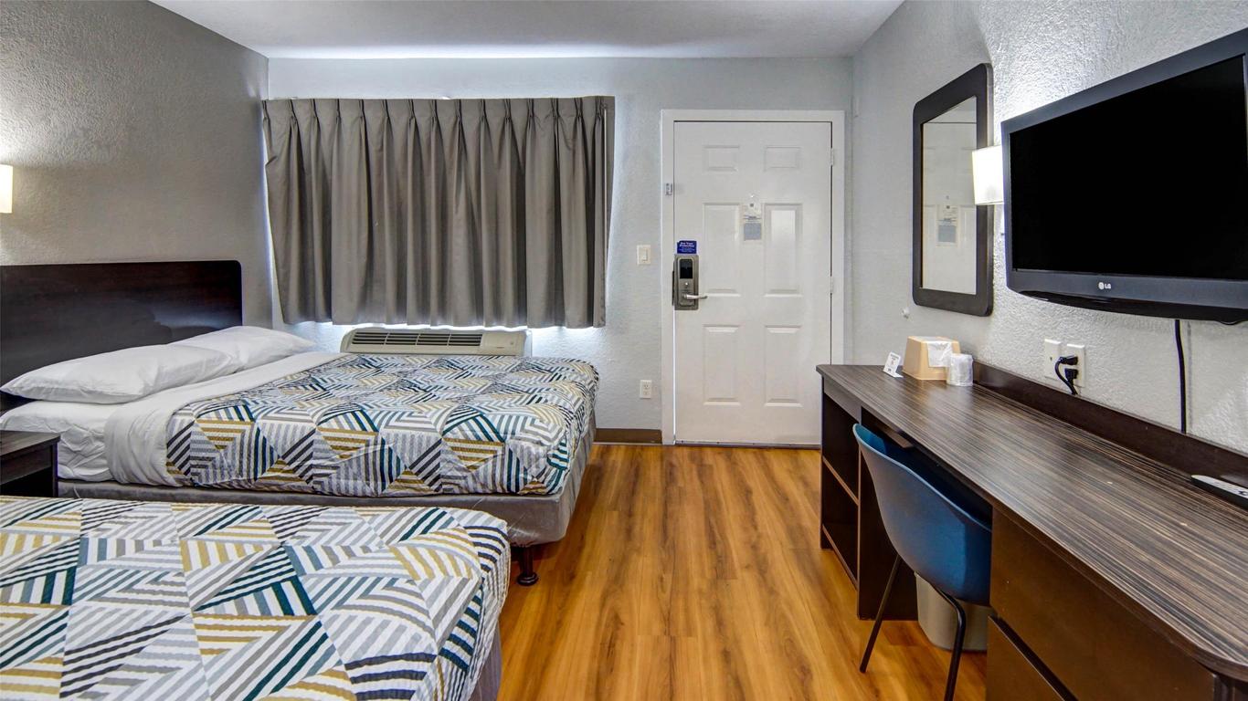 Motel 6 Longview, TX