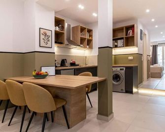 Mar25 by Smart Cozy Suites - In the heart of Athens - 9 minutes from metro - Available 24hr - Athens - Kitchen