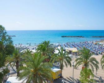 H11 Sea Under The House - Arma Di Taggia - Liguria - Taggia - Plage
