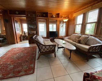 Waterfront & private beach Scandinavian style house near Bellport, NY - Brookhaven - Living room