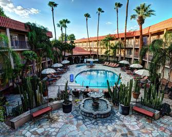 DoubleTree Suites by Hilton Hotel Tucson - Williams Center - Tucson - Pool