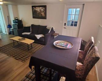 Serenity Place by the Lake - Brighton - Dining room