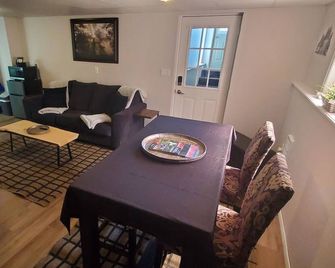 Serenity Place by the Lake - Brighton - Dining room