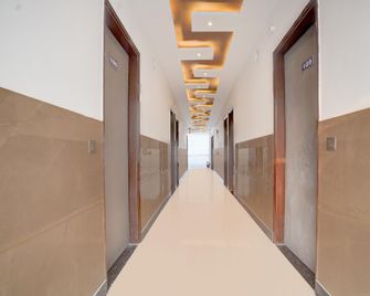 Spot On G Grand Hotel - Sonepat - Hallway