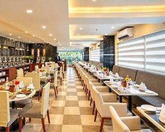 The Altruist Hitech Hotel - Hyderabad - Restaurant