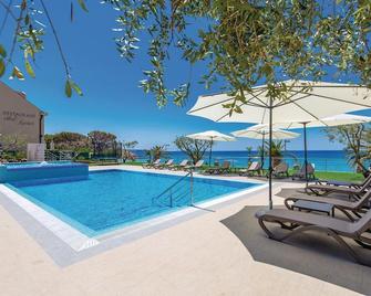 Nice apartment in Povljana - Povljana - Pool