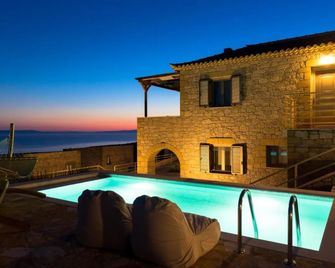 Tseralia Houses - Lefktro - Pool