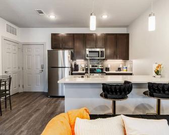 Corporate Housing By Mgm - Grand Prairie - Kitchen