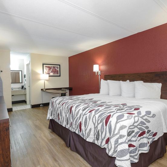 Bedroom view of Red Roof Inn Fredericksburg North