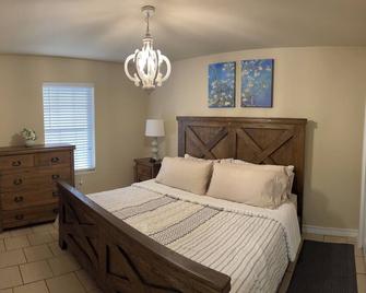 Patsy's Get Away - Laredo - Bedroom