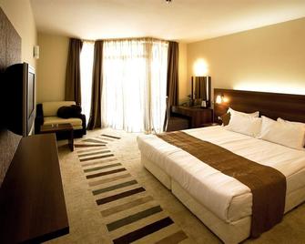 Laguna Beach Resort & Spa - سوزوبول - غرفة نوم