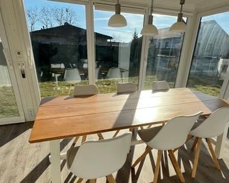 Bungalow zwischen Wald und Seen - Gommern - Innenhof
