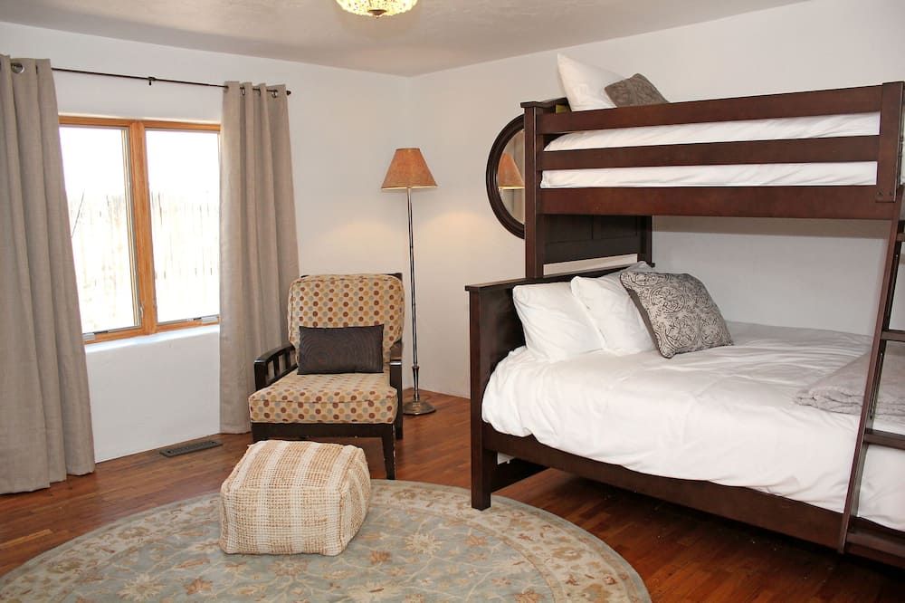 Charming Gated Adobe in Historic Old Town - Alburquerque - Habitación