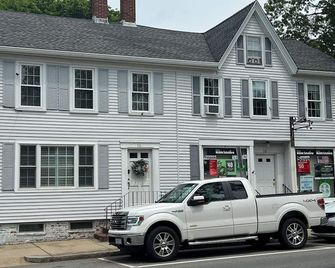 Downtown!! Located in the Cultural District - One Block to Yacht Club - Plymouth - Building