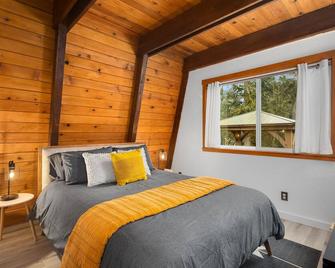 Wild Dog Cabin located on Highway 2 - Only 25 min to Steven's Pass! - Gold Bar - Habitación