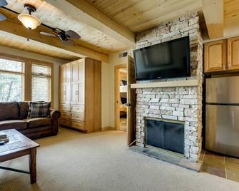 Ski-InandSki-Out Studio in Aspen Snowmass Ski Resort - Snowmass Village - Living room