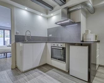 Hostal Bedmates - Barcelona - Kitchen