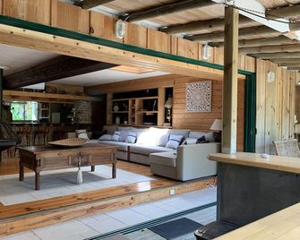 Exceptional site property in park of 80. 000 M2 approx. - Dolus-d'Oléron - Sala de estar