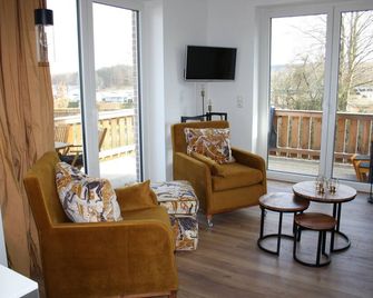 Fantastic vacation apartment with pure lake view - Dersau - Вітальня