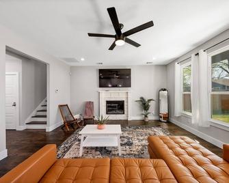Dallas Luxury New Build - Near Downtown - Dallas - Living room