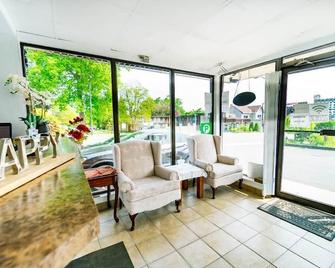 6032 Persepolis Inn - Niagara Falls - Living room