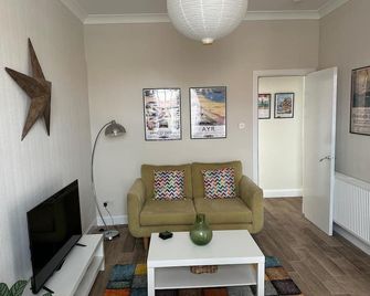 Prestwick Kingb Petsok Freep Wifi Tv - Prestwick - Oturma odası