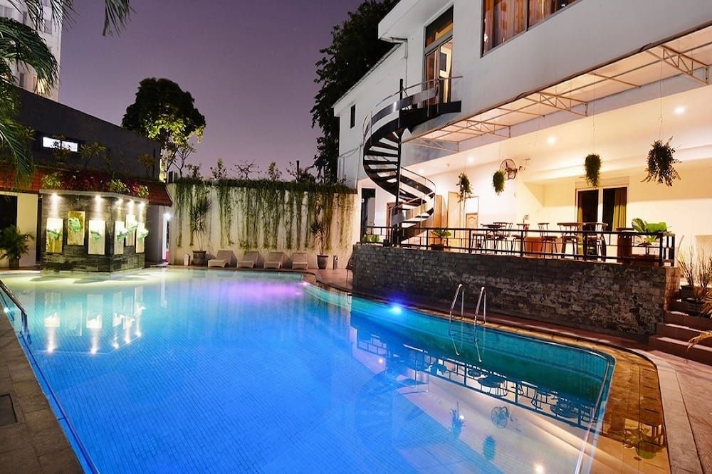 Grand Inna Tunjungan Hotel Surabaya - סוראבאיה - בריכה