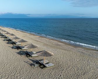 Niriides Resort - Selinitsa - Beach