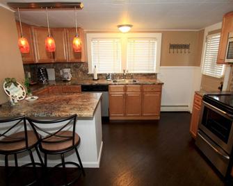 Greensburg 15601 Nestled on a quiet street. Completely updated in 2014. - Greensburg - Keuken