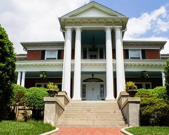 Hill Crest Bed & Breakfast - Clifton Forge - Building