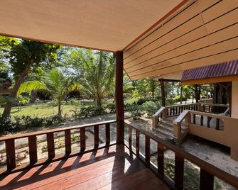 Season Bungalow - Koh Jum - Balcón