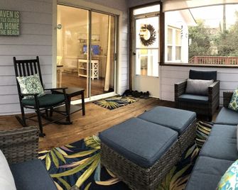 Charming Soundside Home including Golf Cart, Kayaks, Bikes & Linens-Emerald Isle - Emerald Isle - Patio