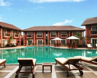 The Golden Crown Hotel - Colva - Kolam