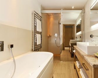 Superior Hotel Tirolerhof - Zell am See - Zell am See - Bathroom