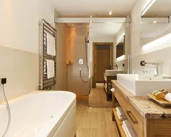 Superior Hotel Tirolerhof - Zell am See - Zell am See - Bathroom