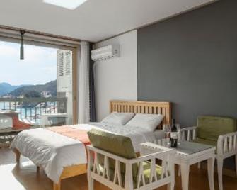 Windy Hill Resort - Geoje - Bedroom
