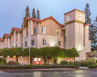 بست ويسترن بلس أيربورت بلازا - سان خوسيه - مبنى