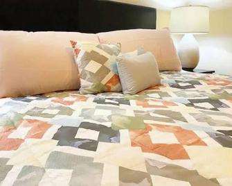 Lovely Spacious 2 Bedroom condo - Crosby - Habitación