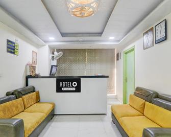 Super Hotel O Banthara near Airport - Лакнау - Рецепція