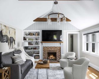 New to Rental market-3 Bed/2.5 Bath-Pet Friendly! - Skaneateles - Wohnzimmer